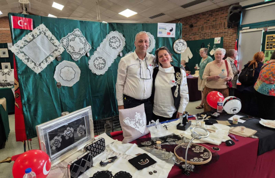 Les dentellières de différents pays à Sebourg