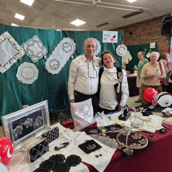 Les dentellières de différents pays à Sebourg